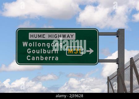 Un cartello per la M31 Hume Highway a Sydney Foto Stock