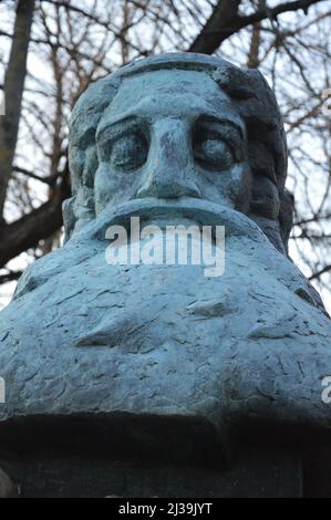 Il monumento di Vilna Gaon nel sito della Grande Sinagoga di Vilna in Lituania - Marzo 2022. Foto Stock