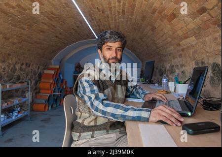 Arghila (Reggio Calabria), Italia 10/05/2016: Ecolandia, parco tematico. Nella foto Basir Shams, architetto di Herat in Afghanistan. © Andrea Sabbadini Foto Stock