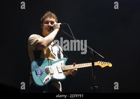 Newcastle, 6th Apr 2022, Sam Fender suona il concerto di casa esaurito l'ultima notte del suo tour britannico alla Newcastle Utilita Arena, 6th Apr 2022 Foto Stock