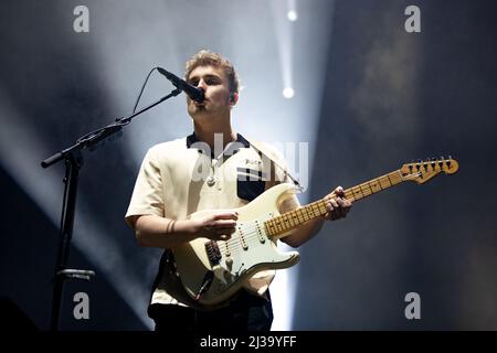 Newcastle, 6th Apr 2022, Sam Fender suona il concerto di casa esaurito l'ultima notte del suo tour britannico alla Newcastle Utilita Arena, 6th Apr 2022 Foto Stock