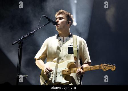 Newcastle, 6th Apr 2022, Sam Fender suona il concerto di casa esaurito l'ultima notte del suo tour britannico alla Newcastle Utilita Arena, 6th Apr 2022 Foto Stock