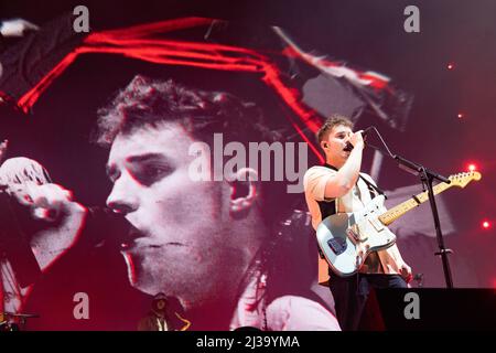 Newcastle, 6th Apr 2022, Sam Fender suona il concerto di casa esaurito l'ultima notte del suo tour britannico alla Newcastle Utilita Arena, 6th Apr 2022 Foto Stock