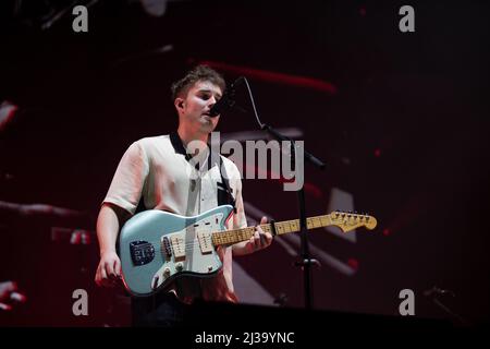 Newcastle, 6th Apr 2022, Sam Fender suona il concerto di casa esaurito l'ultima notte del suo tour britannico alla Newcastle Utilita Arena, 6th Apr 2022 Foto Stock