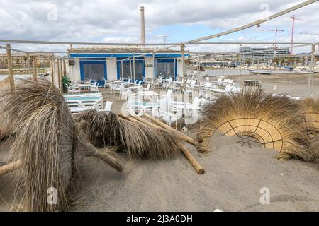 Aprile 6, 2022: 6 Aprile 2022 (Malaga) la tempesta provoca danni sulle spiagge della Costa del Sol di Malaga (Credit Image: © Lorenzo Carnero/ZUMA Press Wire) Foto Stock