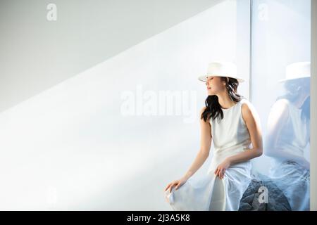 Immagini creative, vestiti gorgeous e trucco modelli femminili squisiti di moda - foto di scorta Foto Stock