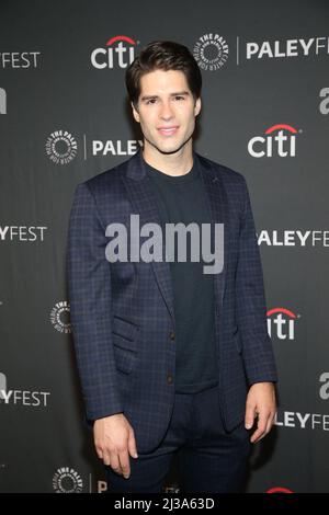 Hollywood, CA. 6th Apr 2022. Asher Grodman al PaleyFest LA 2022 presentazione di Ghosts al Dolby Theatre di Hollywood, California, il 6 aprile 2022. Credit: Faye Sadou/Media Punch/Alamy Live News Foto Stock