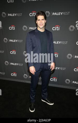 Hollywood, CA. 6th Apr 2022. Asher Grodman al PaleyFest LA 2022 presentazione di Ghosts al Dolby Theatre di Hollywood, California, il 6 aprile 2022. Credit: Faye Sadou/Media Punch/Alamy Live News Foto Stock