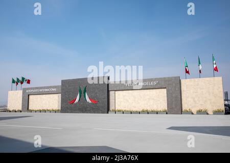 Insegna con logo fuori dall'aeroporto internazionale di Felipe Angeles. Foto Stock