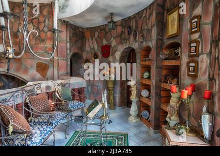 Colonia Independencia, Paraguay - 13 febbraio 2022: Interno del Castello di Echauri in Paraguay. Foto Stock