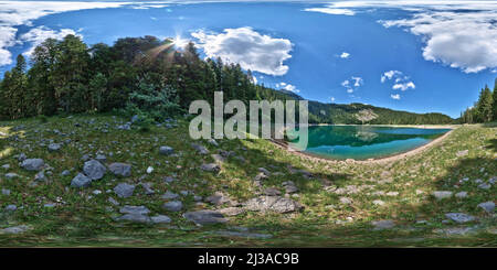 Visualizzazione panoramica a 360 gradi di Lago Nero nel Parco Nazionale di Durmitor, Montenegro