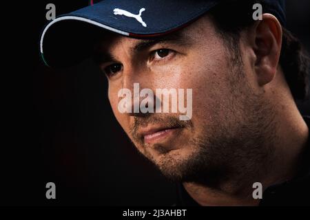 Melbourne, Australia, 07.04.2022. Sergio Perez (MEX) Red Bull Racing. 07.04.2022. Formula 1 World Championship, Rd 3, Australian Grand Prix, Albert Park, Melbourne, Australia, giorno di preparazione. Il credito fotografico dovrebbe essere: XPB/Press Association Images. Foto Stock