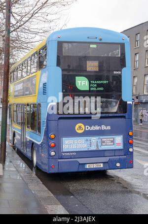 Dublino Marzo 2022: Dublin Bus è una filiale del CIÉ e fornisce servizi di autobus all'interno di Dublino, nonché da e per le aree circostanti. Foto Stock