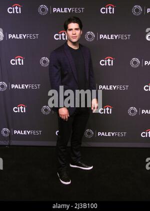 Hollywood, California, USA 6th aprile 2022 l'attore Asher Grodman partecipa al Paley Center for Media's 39th Annual Paleyfest 'Ghosts' al Dolby Theatre il 6 aprile 2022 a Hollywood, California, USA. Foto di Barry King/Alamy Live News Foto Stock