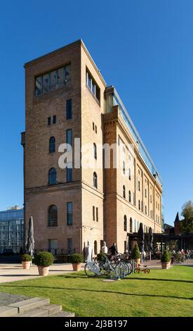 Rohmuehle, edificio di uffici e ristorante, ex fabbrica di cemento Portland, quartiere urbano Bonner Bogen, Bonn, Renania, Renania settentrionale-Vestfalia Foto Stock