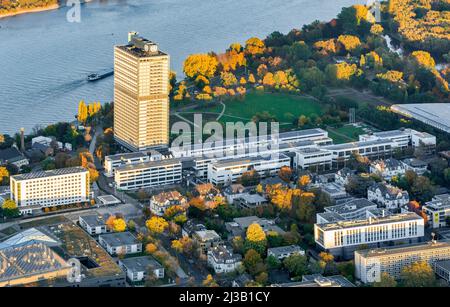 Un Campus Bonn con l'ex Camera dei rappresentanti Langer Eugen, Schuermannbau, oggi amministrazione e costruzione radiotelevisiva di Deutsche Welle Foto Stock