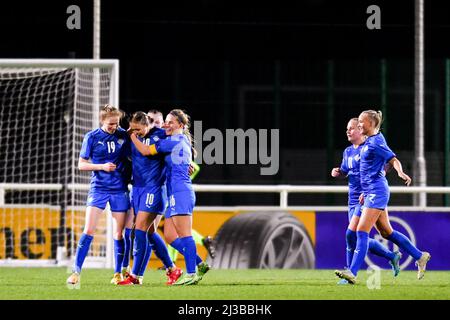 Burton upon Trent, Regno Unito. 03rd Mar 2022. L'Islanda festeggia il punteggio durante la partita di qualificazione del Campionato UEFA Womens U19 (Lega A, Gruppo 3) tra l'Islanda e il Belgio al St. Georges Park di Burton Upon Trent. Il credito sarà Palmer/SPP: SPP Sport Press Photo. /Alamy Live News Foto Stock