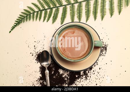 Photo studio Concept caffè latte cappuccino in una tazza vista dall'alto sfondo limbo Foto Stock