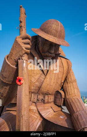 Tommy World War One, Soldato, scultura, Seaham, Odysseus gigante, Bellissimo tributo, guerra mondiale 1, incredibile statua, giardini commemorativi, arrugginito gigante, WW1. Foto Stock