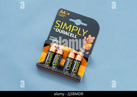 17 DICEMBRE 2017: Pacco di batterie AAA Duracell, Duracell è un marchio americano di batterie e soluzioni di alimentazione intelligenti prodotte da Procter & Gamba Foto Stock