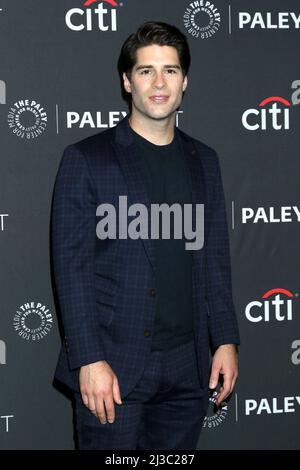 Los Angeles, Stati Uniti. 06th Apr 2022. Asher Grodman al PaleyFest 2022 - i fantasmi e il quartiere al Dolby Theatre il 6 aprile 2022 a Los Angeles, CA (Photo by Katrina Jordan/Sipa USA) Credit: Sipa USA/Alamy Live News Foto Stock