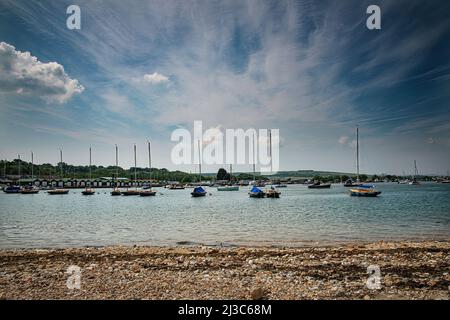 Vista degli yacht a Bembridge Harbor sull'isola di Wight, Regno Unito in una giornata estiva soleggiata. Foto Stock