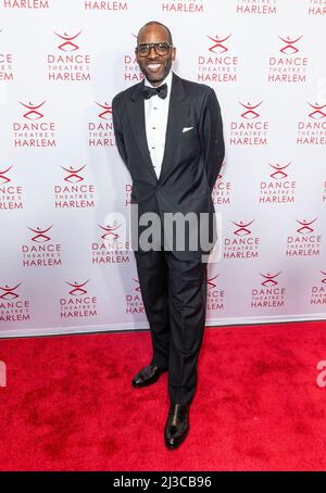 New York, Stati Uniti. 05th Apr 2022. Harlem, US, 05/04/2022, Martino Moore frequenta il Dance Theatre di Harlem: Vision gala honoring Debbie Allen at City Center (Photo by Lev Radin/Pacific Press) Credit: Pacific Press Media Production Corp./Alamy Live News Foto Stock