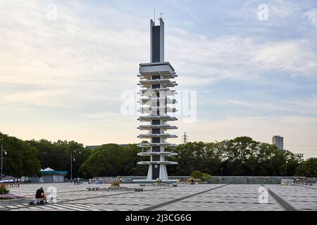 Torre di controllo (Yoshinobu Ashihara) da Komazawa Olympic Park Stadium, costruita per il 1964 Olimpiadi di estate a Tokyo in Giappone Foto Stock