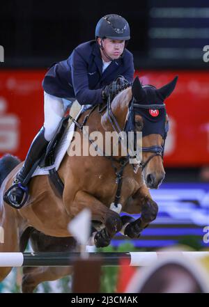 Lipsia, Germania. 07th Apr 2022. Gerrit Nieberg dalla Germania compete su ben nella finale 1st della Coppa del mondo di salto del Fei Longines alla Fiera di Lipsia. Credit: Jan Woitas/dpa/Alamy Live News Foto Stock