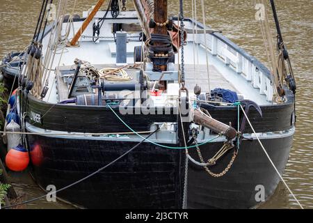 Le navi storiche nazionali hanno registrato LYNHER ormeggiato a Cotehele Quay per il suo rifacimento annuale nell'ambito del progetto di restauro LHYNER Foto Stock
