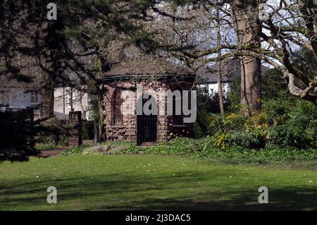 Piccola follia o casa di ghiaccio nel terreno di insole Court, Llandaff, Cardiff Victorian House e giardini - aperto al pubblico Foto Stock