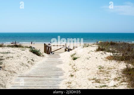 Spiagge di sabbia dorata vicino Sanlucar de Barrameda, piccola città andalusa, Spagna in estate Foto Stock
