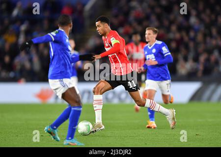 LEICESTER, REGNO UNITO. APRILE 7th Cody Gakpo di PSV Eindhoven in azione durante la finale del quartiere della Conferenza UEFA Europa tra Leicester City e PSV Eindhoven al King Power Stadium di Leicester giovedì 7th aprile 2022. (Credit: Jon Hobley | MI News) Credit: MI News & Sport /Alamy Live News Foto Stock