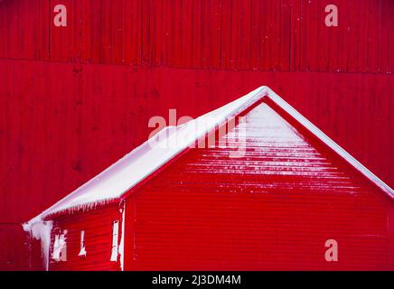 A red barn with snow in Vermont, USA Foto Stock