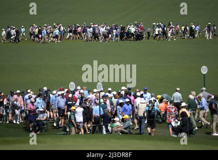 Augusta, Stati Uniti. 07th Apr 2022. Il primo giorno del torneo di golf Masters presso l'Augusta National Golf Club di Augusta, Georgia, giovedì 7 aprile 2022, si svolgono numerosi percorsi di patroni. Foto di Bob strong/UPI Credit: UPI/Alamy Live News Foto Stock