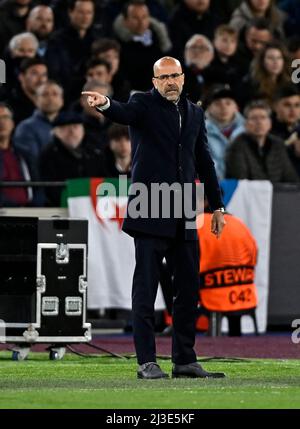 Londra, Regno Unito. 6th Apr 2022. Peter Bosz (allenatore di Lione) durante la partita finale West Ham vs Olympique Lyonnais UEFA Europa League Quarter al London Stadium, Stratford, Londra, Regno Unito. Credit: MARTIN DALTON/Alamy Live News Foto Stock