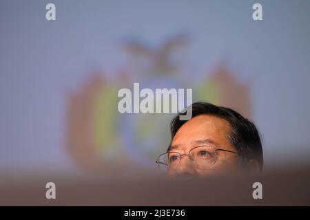 Buenos Aires, Argentina. 07th Apr 2022. Luis Arce, presidente della Bolivia, ha visto durante una conferenza alla Metropolitan University for Education and Work a Buenos Aires. (Foto di Manuel Cortina/SOPA Images/Sipa USA) Credit: Sipa USA/Alamy Live News Foto Stock