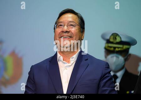 Buenos Aires, Argentina. 07th Apr 2022. Luis Arce, presidente della Bolivia, sorride durante una conferenza alla Metropolitan University for Education and Work a Buenos Aires. (Foto di Manuel Cortina/SOPA Images/Sipa USA) Credit: Sipa USA/Alamy Live News Foto Stock