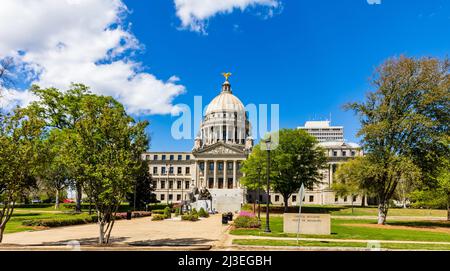 Jackson, MS - 7 aprile 2022: Il Campidoglio del Mississippi a Jackson, MS Foto Stock