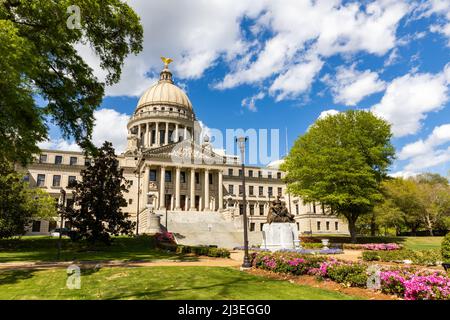 Jackson, MS - 7 aprile 2022: Il Campidoglio del Mississippi a Jackson, MS Foto Stock