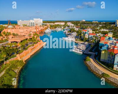 Harborside Villas vista aerea e Paradise Lake a Paradise Island, Nassau Harbour, Bahamas. Foto Stock