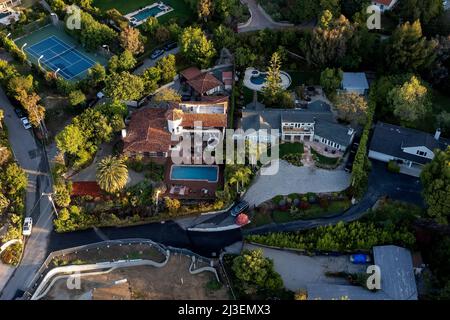 Los Angeles, California, Stati Uniti. 5th Apr 2022. Una vista aerea delle proprietà della casa di Hunter Biden e della casa di noleggio dell'Agente di Servizio Segreto a Malibu, California, Martedì, Aprile 5, 2022. (Credit Image: © Ringo Chiu/ZUMA Press Wire) Foto Stock