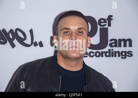 New York, Stati Uniti. 07th Apr 2022. Omar Acosta partecipa alla prima mondiale di 'Mixtape' al United Palace Theatre di New York City. Credit: SOPA Images Limited/Alamy Live News Foto Stock