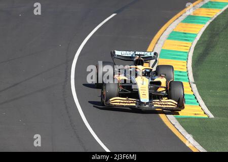 Albert Park, Melbourne, Victoria, Australia. 08th Apr 2022. FIA Formula uno World Championship 2022 - Formula uno Rolex Australian Grand Prix - Daniel Ricciardo (Australia ) Racing per il Team McLaren-F1 2022 alla guida della (3) Mercedes MCL36 durante le prove di gara tre del FIA Formula uno World Championship-Image Credit: brett keating/Alamy Live News Foto Stock