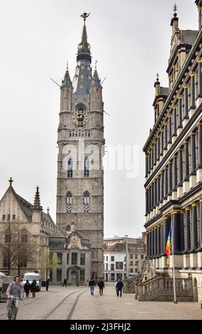 il 91m alto campanile di gand torre dell'orologio in gand belgio Foto Stock