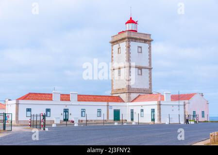 Faro di Cabo Carvoeiro a Peniche, Portogallo. Foto Stock