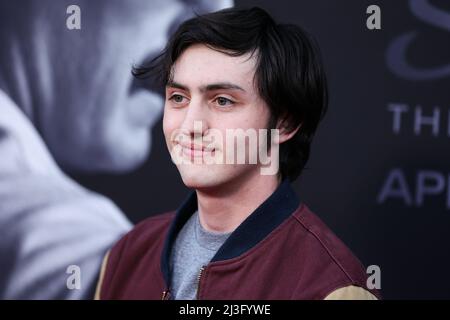 Hollywood, Stati Uniti. 07th Apr 2022. HOLLYWOOD, LOS ANGELES, CALIFORNIA, USA - APRILE 07: Gianni DeCenzo arriva al Los Angeles Premiere della stagione 'Better Call Saul' 6 di AMC, che si tiene presso l'Hollywood American Legion Theatre Post 43 il 7 Aprile 2022 a Hollywood, Los Angeles, California, Stati Uniti. (Foto di Xavier Collin/Image Press Agency) Credit: Image Press Agency/Alamy Live News Foto Stock