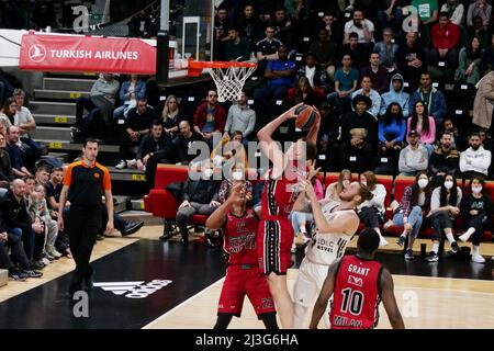 Kaleb Tarczewski di Milano durante la partita di basket Turkish Airlines Eurolega tra LDLC ASVEL e AX Armani Exchange Milano il 7 aprile 2022 ad Astroballe di Villeurbanne, Francia - Foto: Patrick Cannaux/DPPI/LiveMedia Foto Stock