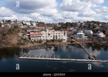 Vista di Hässelby con le rive del lago di Mälaren. Foto Stock