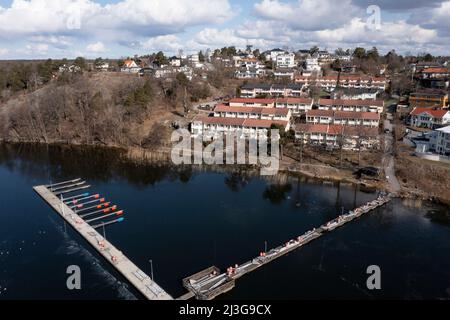 Vista di Hässelby con le rive del lago di Mälaren. Foto Stock